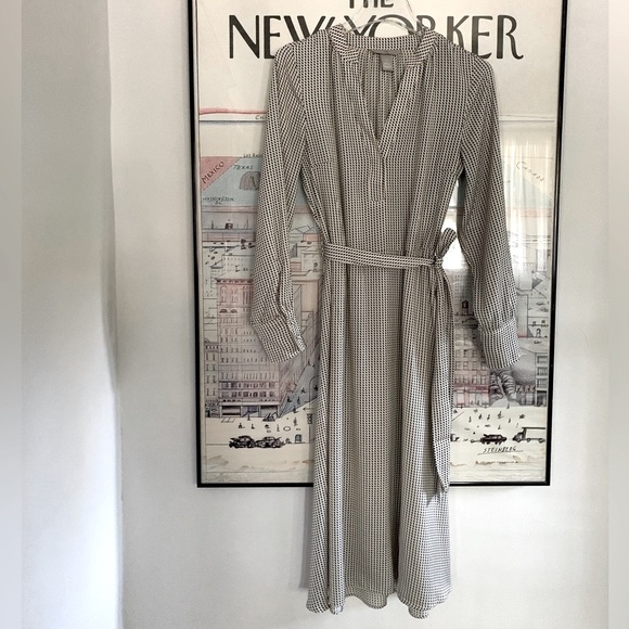 H&M shirt dress in cream and black with v neck, a line midi dress size S - Picture 2 of 9